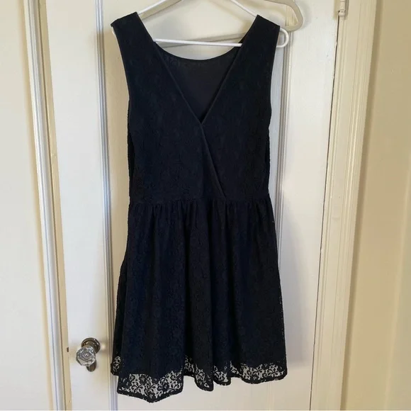 Yumi Black Sleeveless Black Lace Dress - size 10 - Picture 6 of 7
